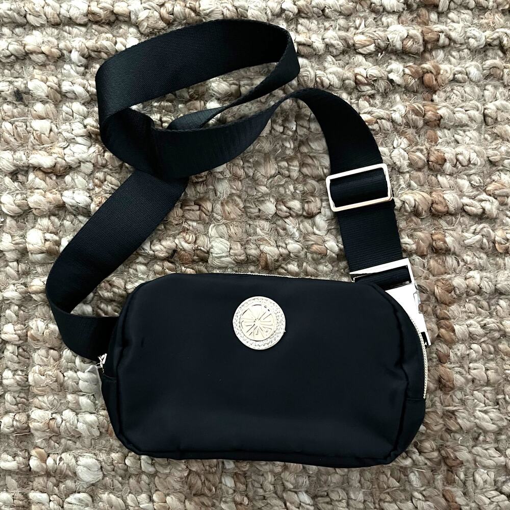 Lilly Pulitzer Jeanie Belt Bag Onyx Black Gold Logo Crossbody Fanny Pack NWOT